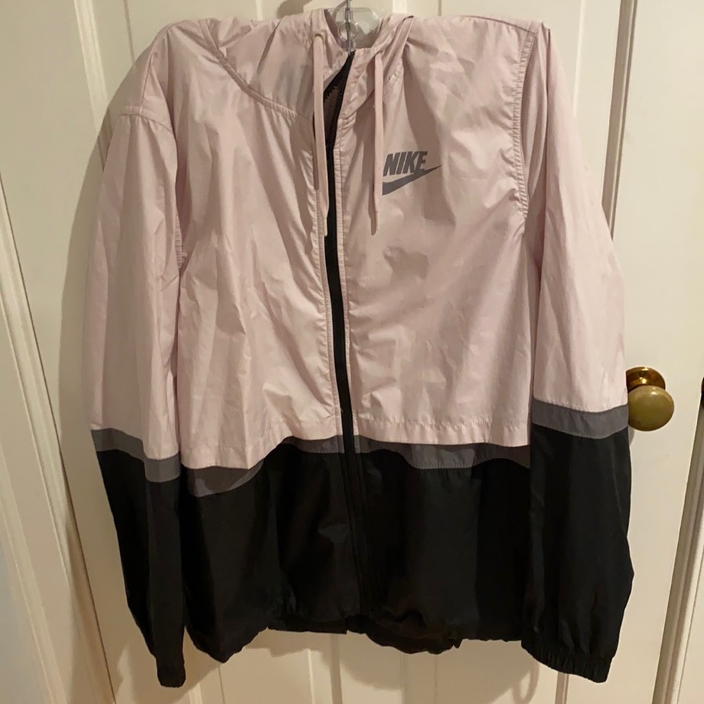NWOT Women’s Nike Windbreaker